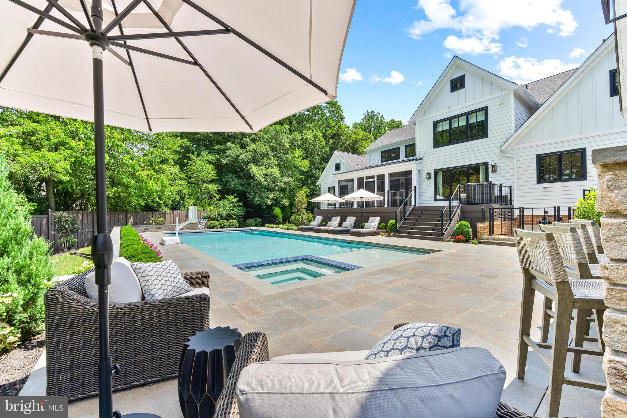 12121 Cecilia Ct