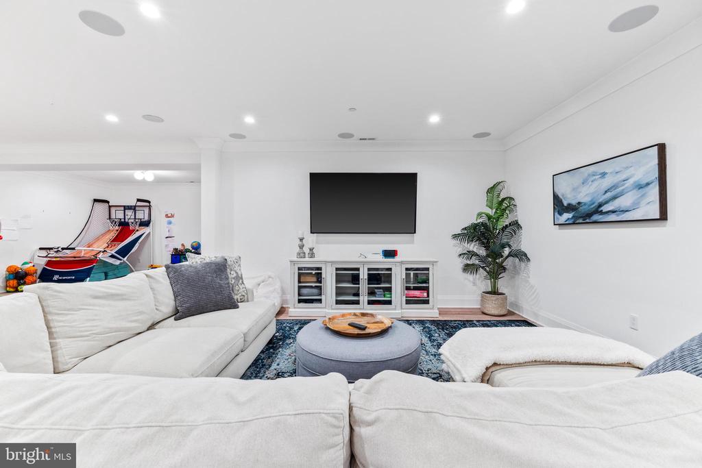12121 Cecilia Ct
