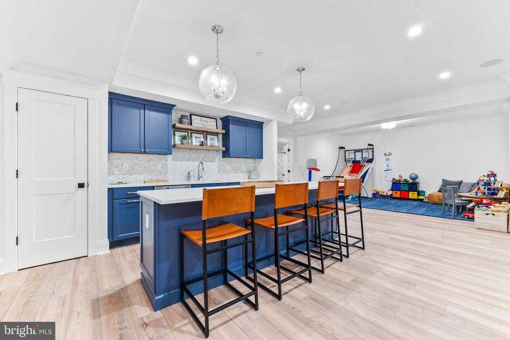 12121 Cecilia Ct
