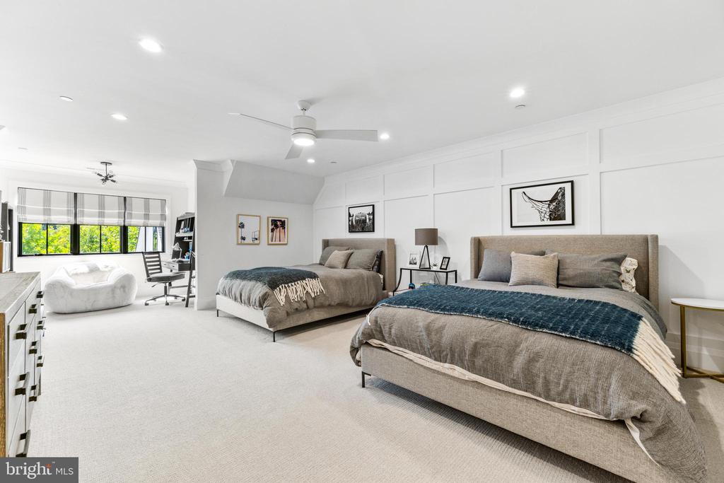 12121 Cecilia Ct