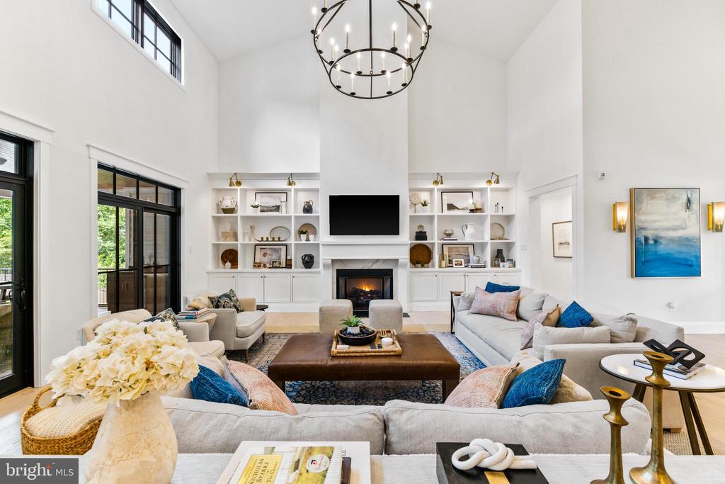 12121 Cecilia Ct