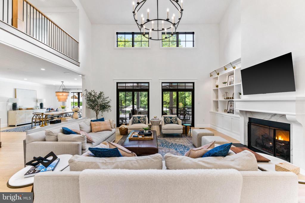 12121 Cecilia Ct