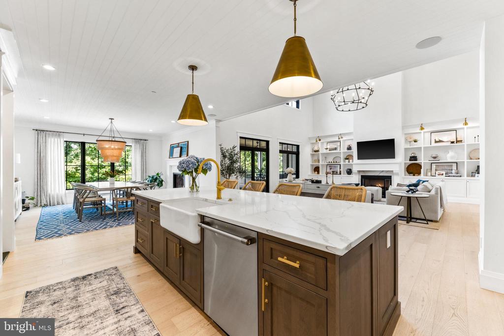 12121 Cecilia Ct