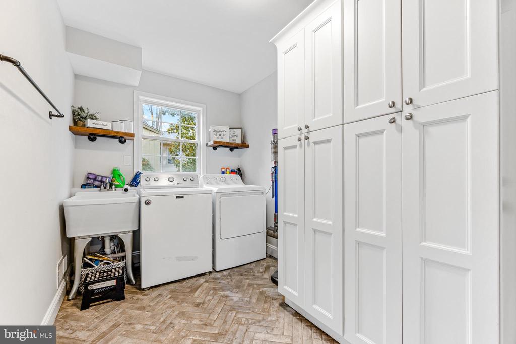 114 E AYLESBURY RD