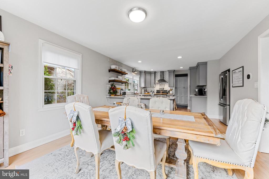 114 E AYLESBURY RD