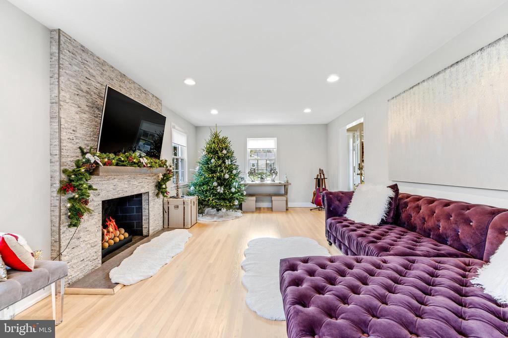 114 E AYLESBURY RD
