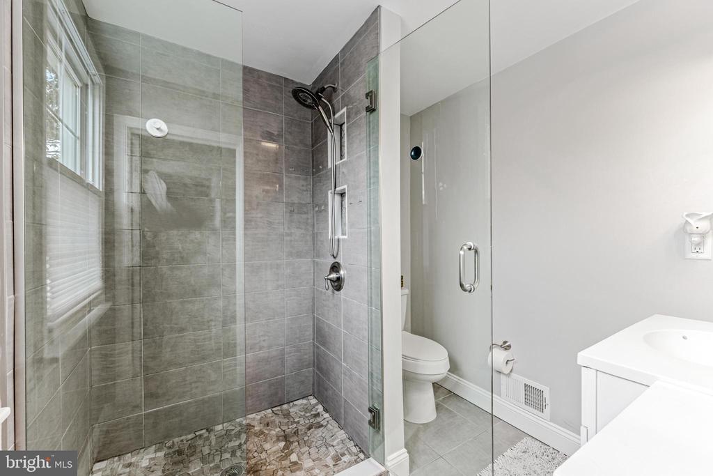 114 E AYLESBURY RD