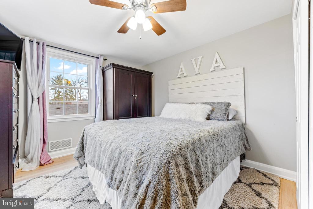 114 E AYLESBURY RD