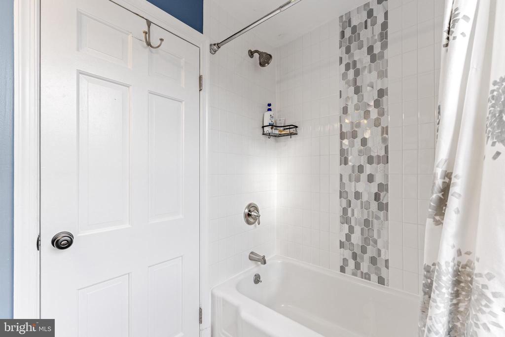 114 E AYLESBURY RD