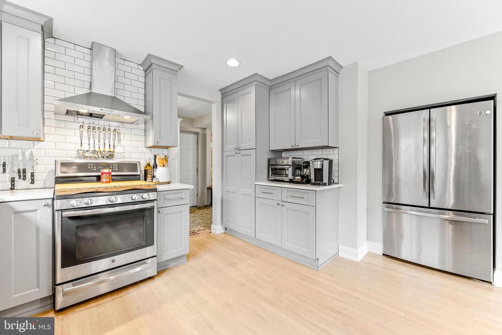 114 E AYLESBURY RD