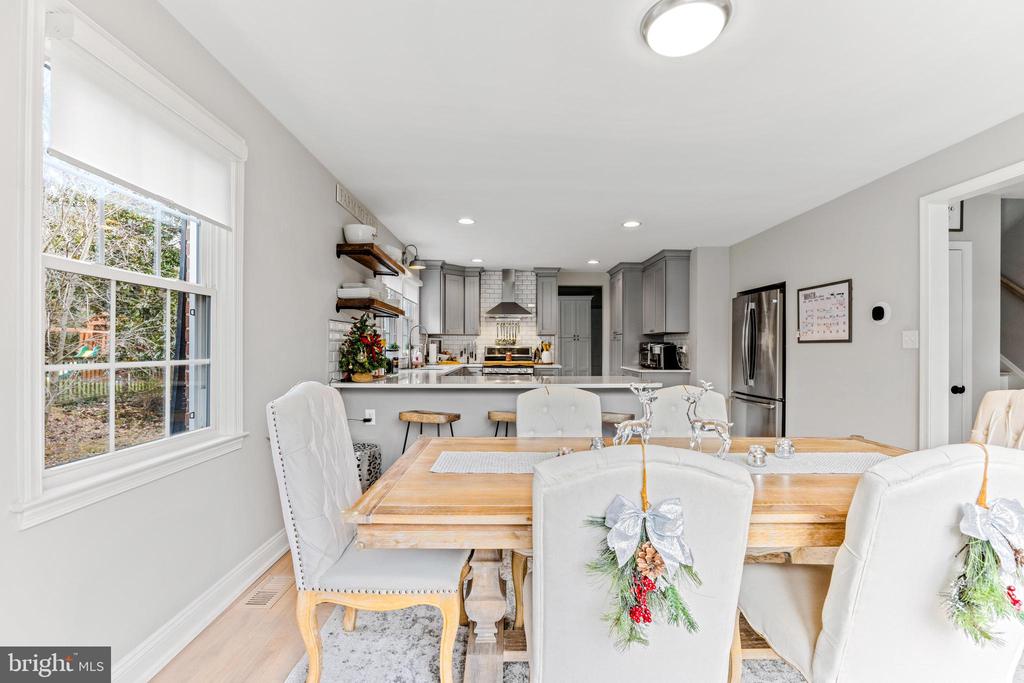 114 E AYLESBURY RD