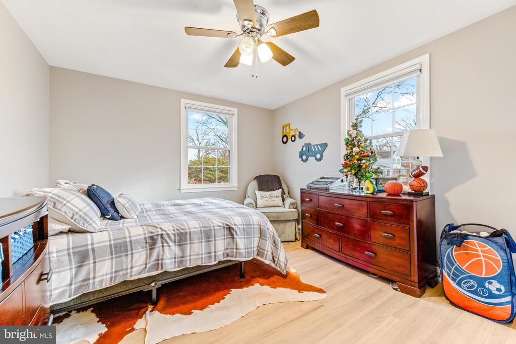 114 E AYLESBURY RD