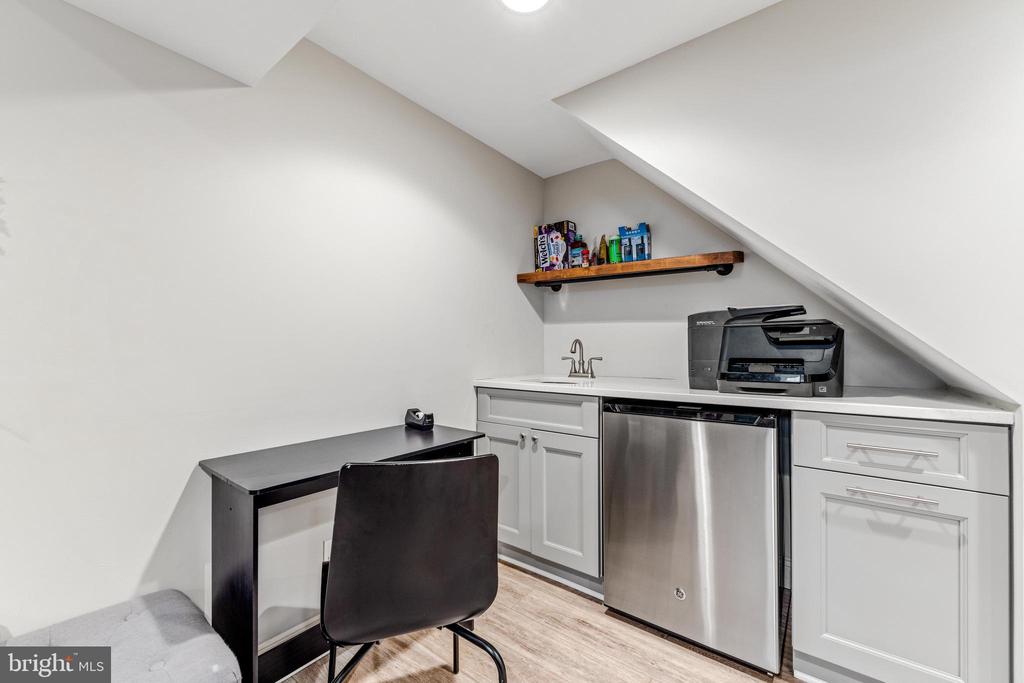 114 E AYLESBURY RD