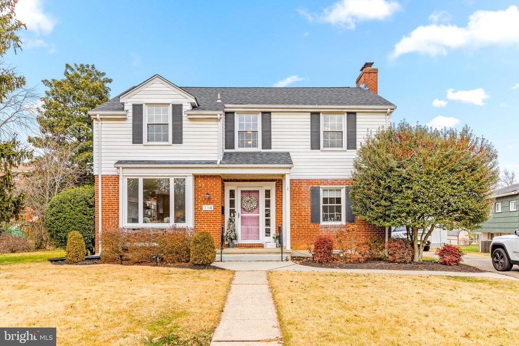 114 E AYLESBURY RD