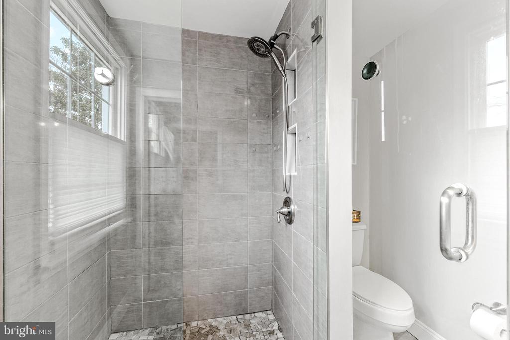 114 E AYLESBURY RD