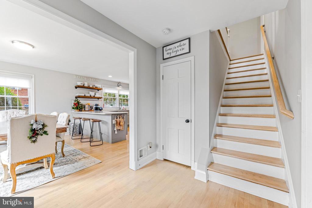 114 E AYLESBURY RD