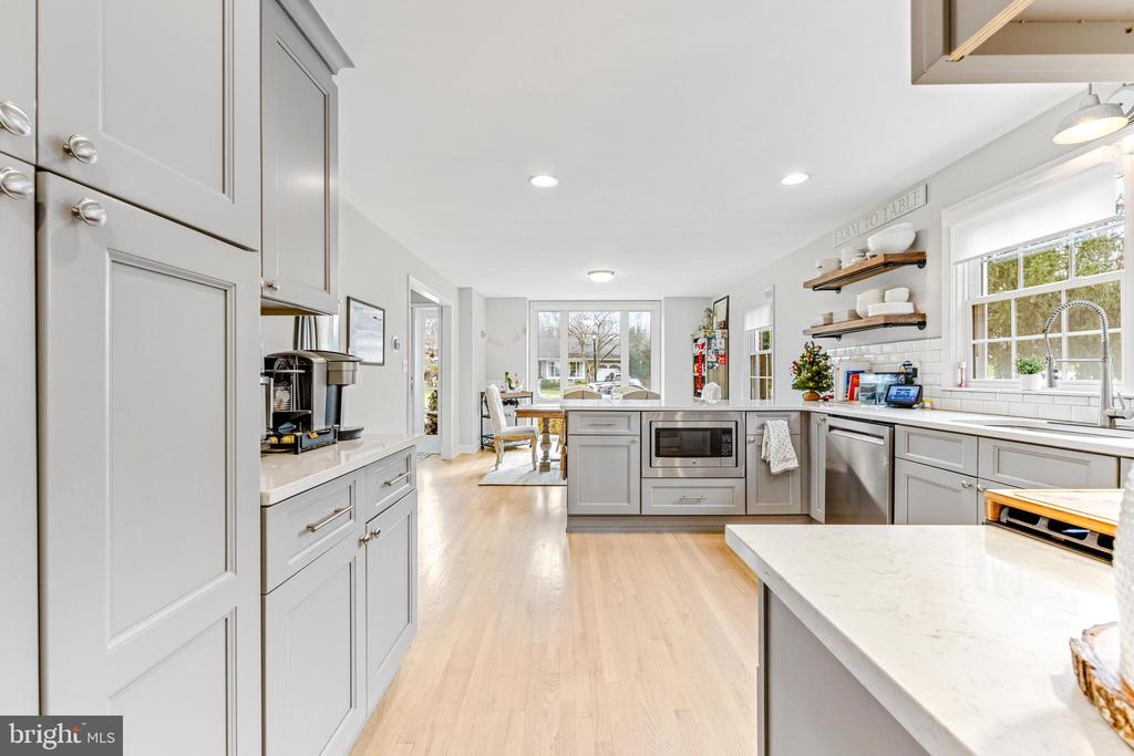 114 E AYLESBURY RD