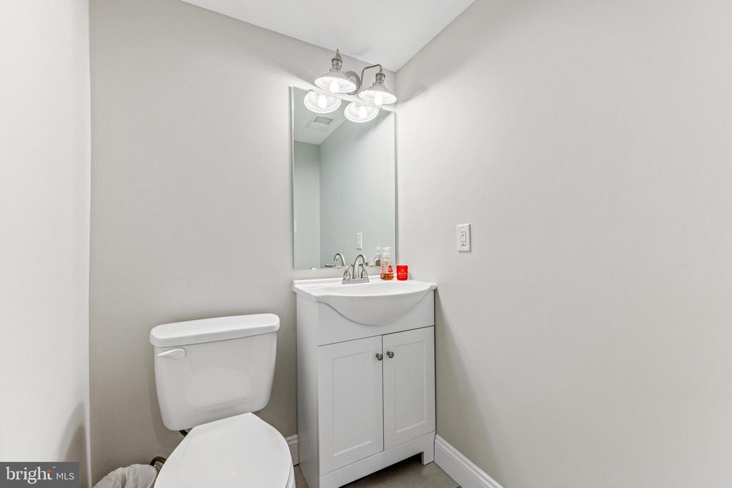 114 E AYLESBURY RD
