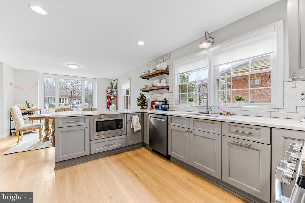 114 E AYLESBURY RD