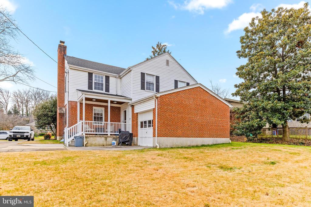 114 E AYLESBURY RD