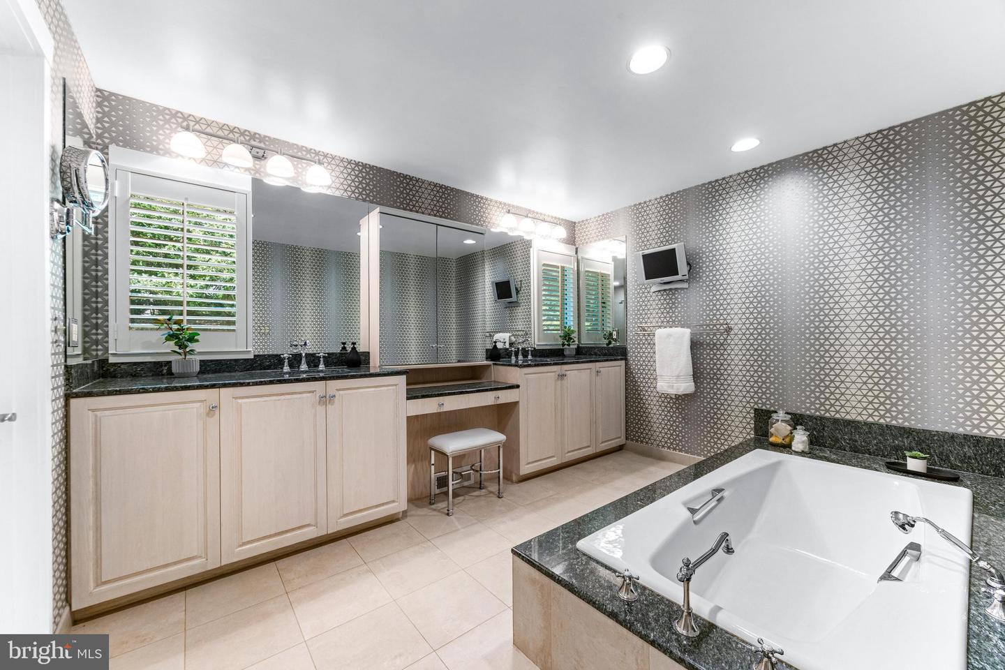 5 Tall Tree Ct