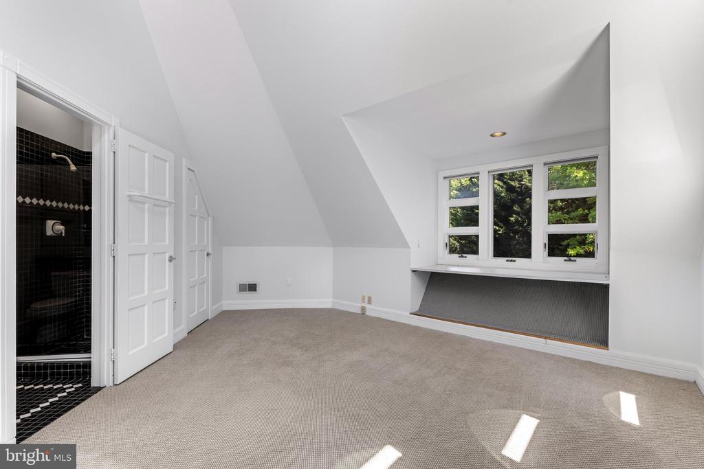1216 BERWICK ROAD