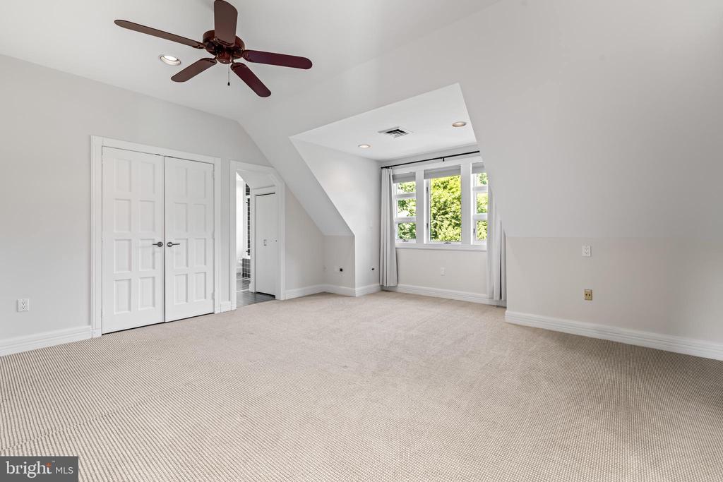 1216 BERWICK ROAD