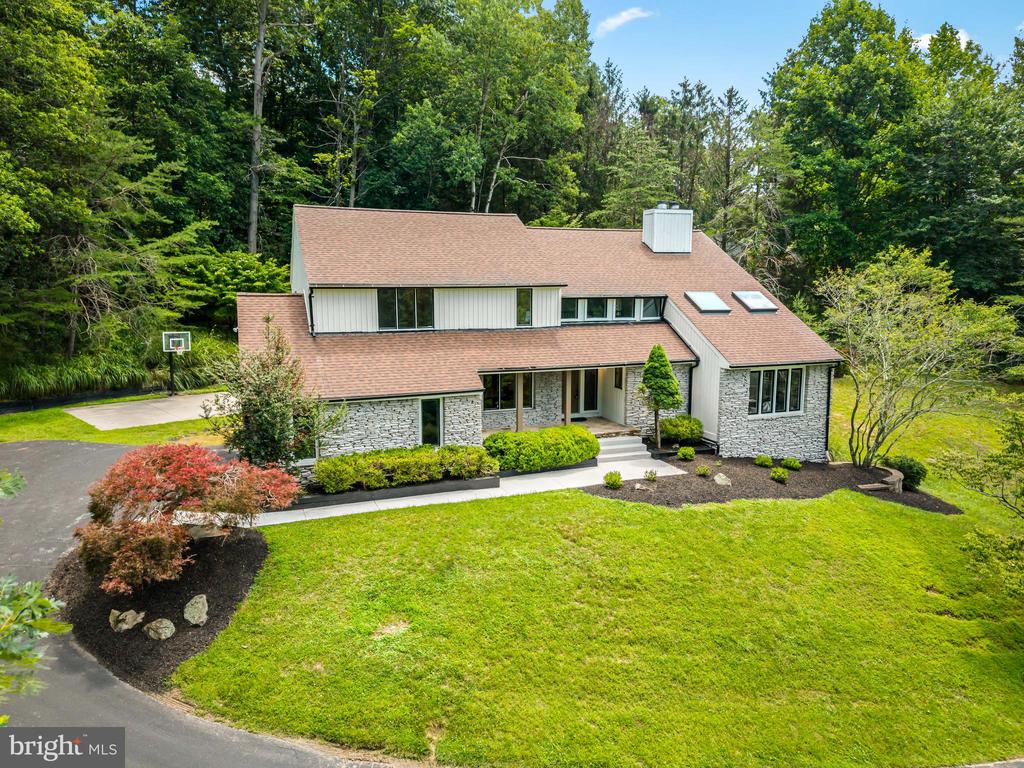 2318 SHADED BROOK DRIVE