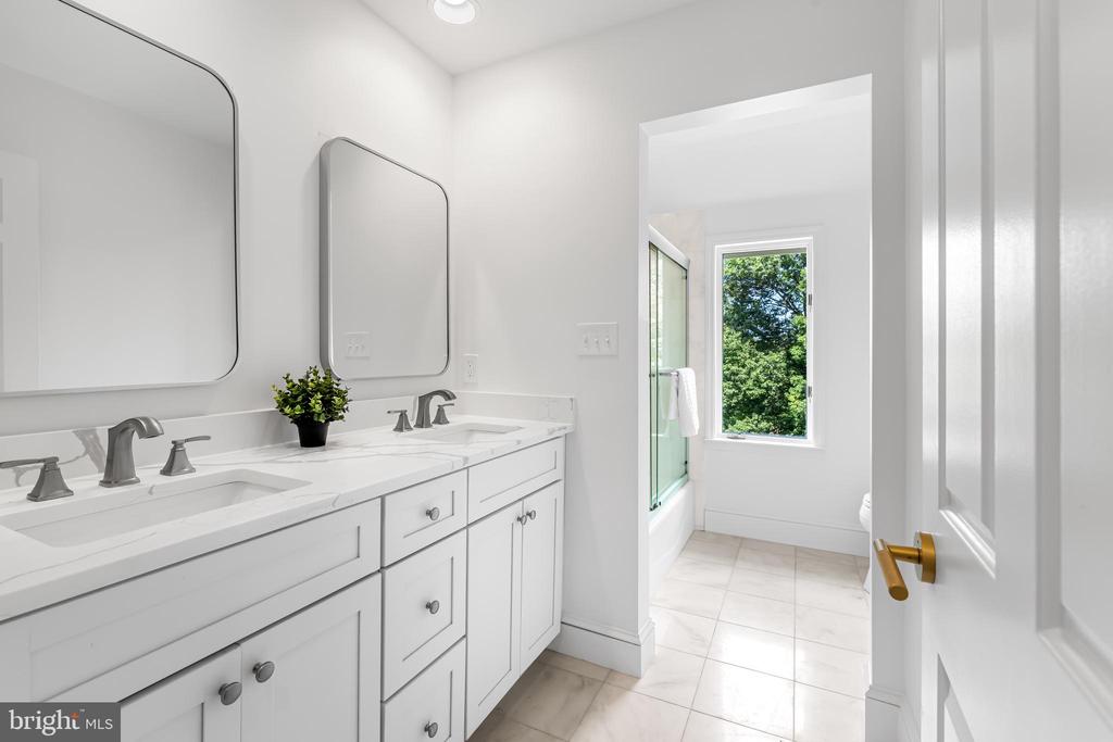 2318 SHADED BROOK DRIVE