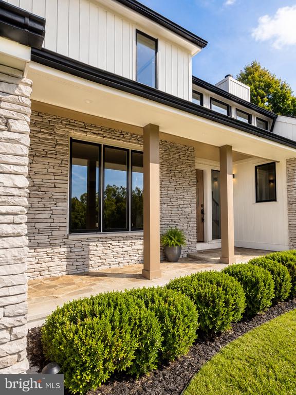 2318 SHADED BROOK DRIVE