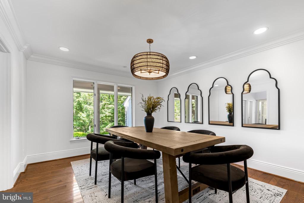 2318 SHADED BROOK DRIVE
