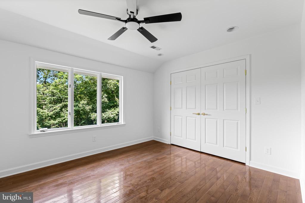 2318 SHADED BROOK DRIVE