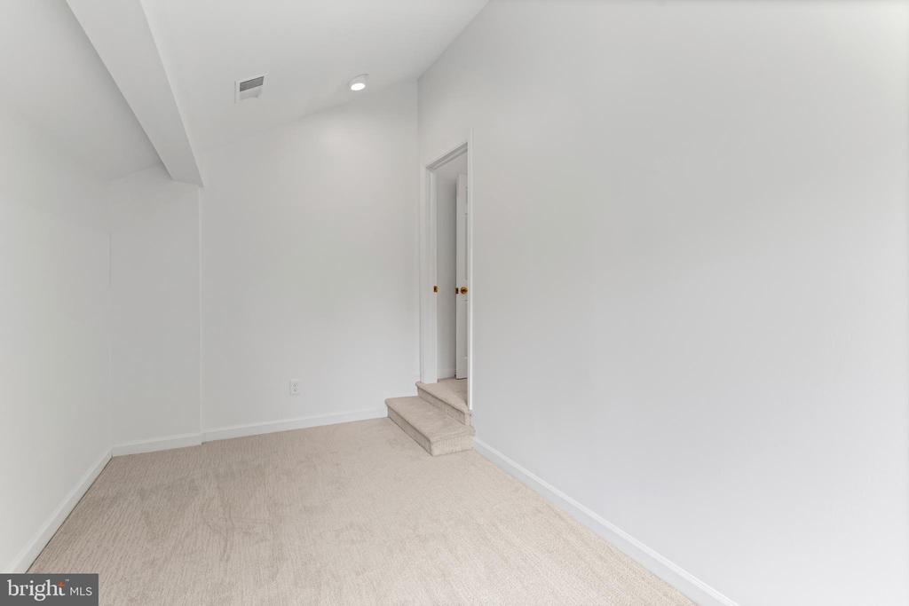 2318 SHADED BROOK DRIVE