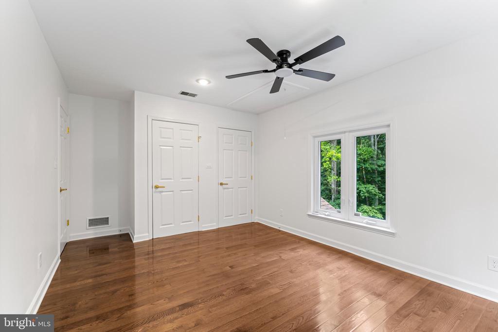 2318 SHADED BROOK DRIVE