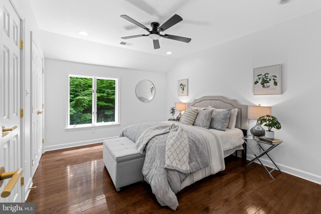 2318 SHADED BROOK DRIVE