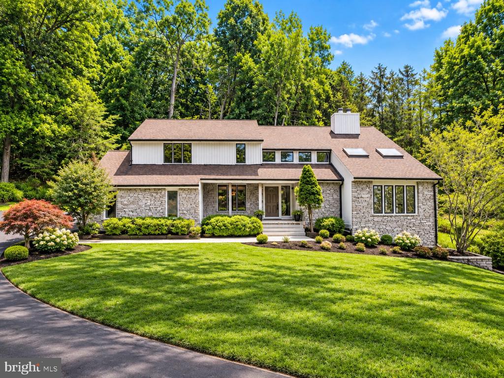 2318 SHADED BROOK DRIVE
