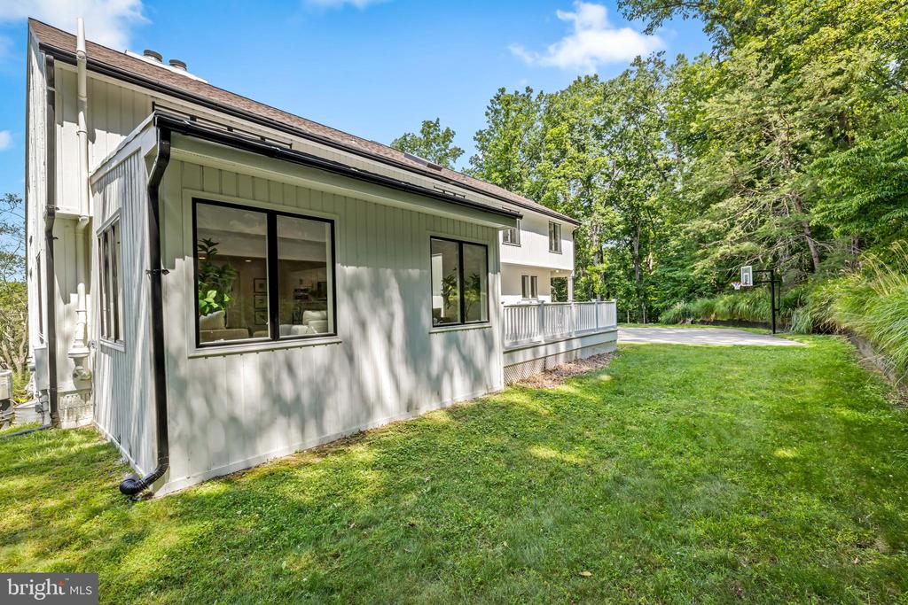 2318 SHADED BROOK DRIVE