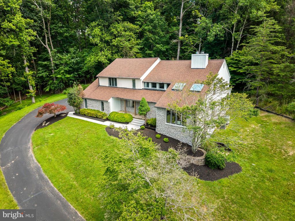 2318 SHADED BROOK DRIVE