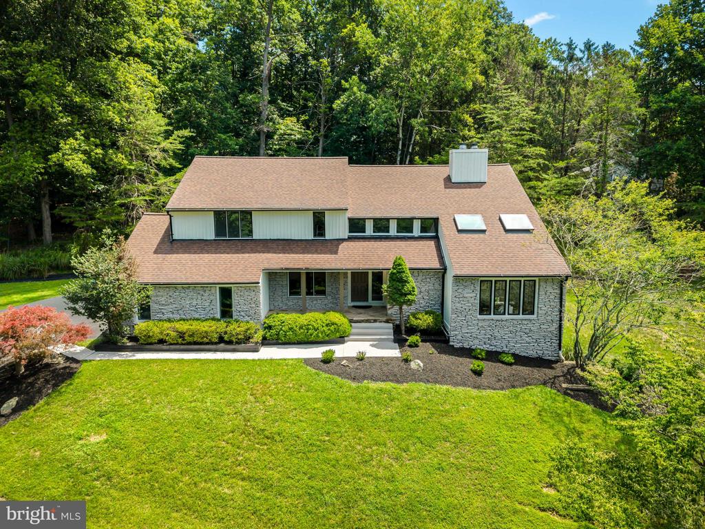 2318 SHADED BROOK DRIVE