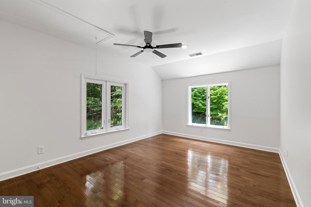 2318 SHADED BROOK DRIVE