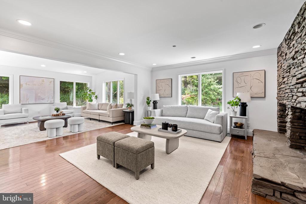 2318 SHADED BROOK DRIVE