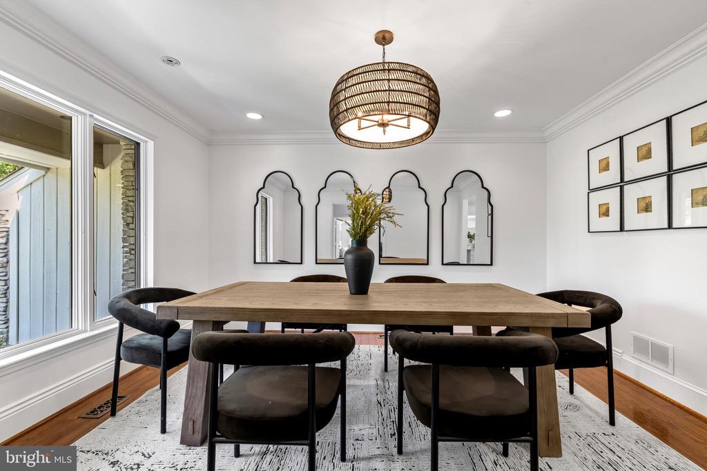 2318 SHADED BROOK DRIVE