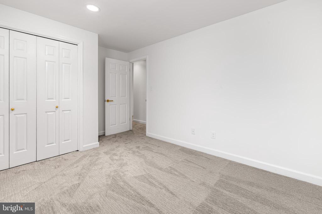 2318 SHADED BROOK DRIVE