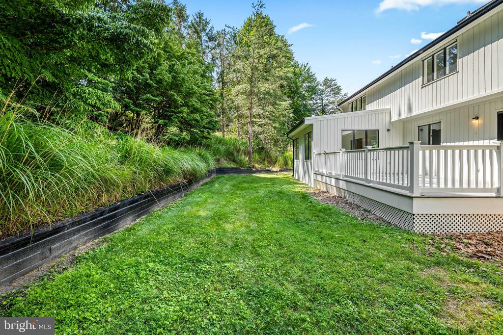 2318 SHADED BROOK DRIVE