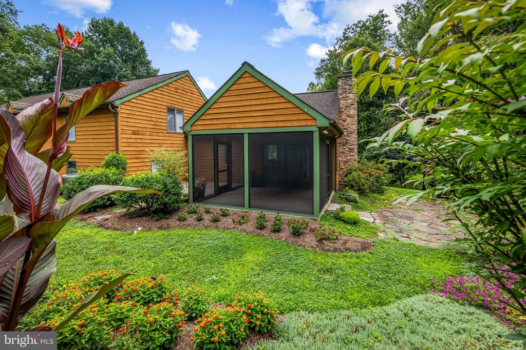 4 TURNER WOOD COURT