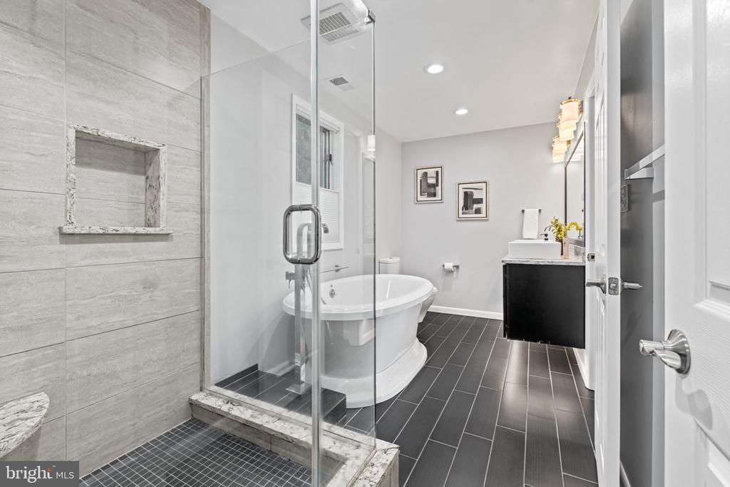 4 TURNER WOOD COURT