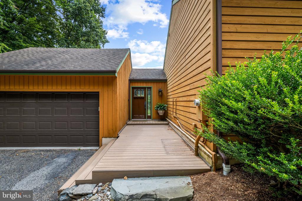 4 TURNER WOOD COURT