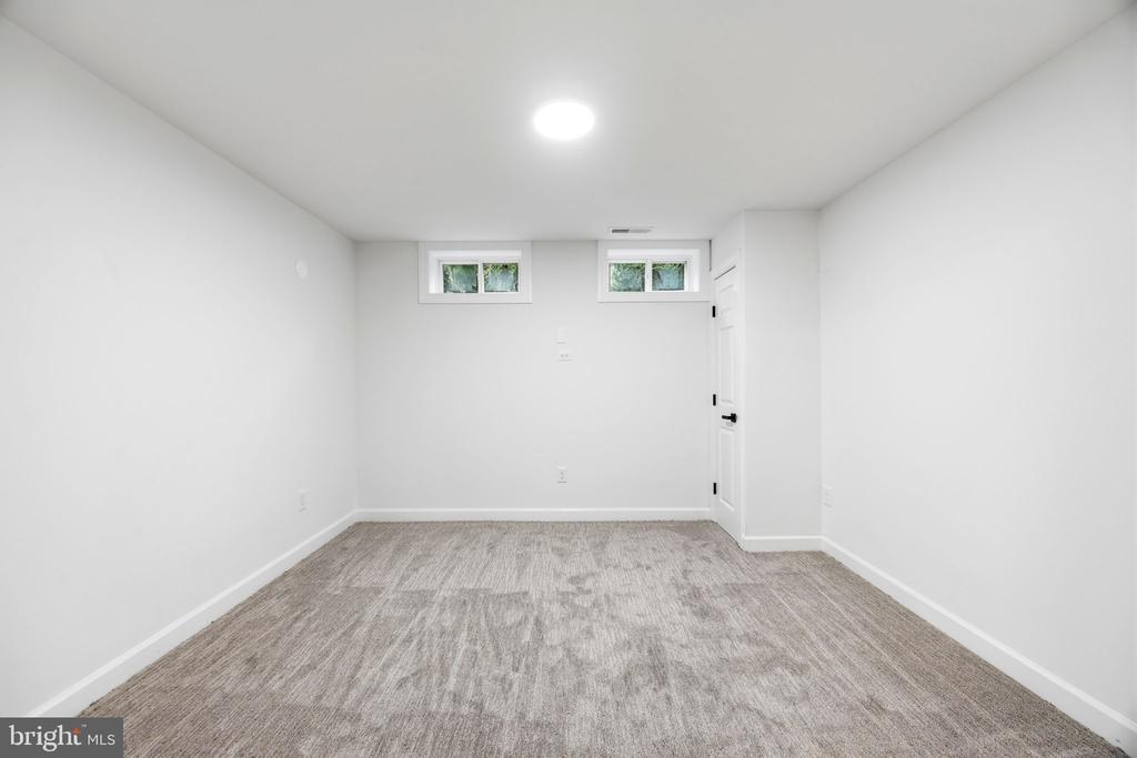 1679 BULLOCK CIRCLE