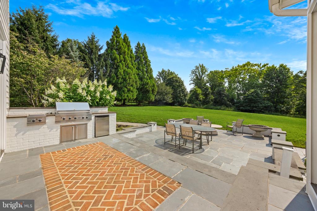 1679 BULLOCK CIRCLE