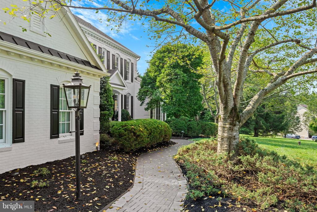 1679 BULLOCK CIRCLE